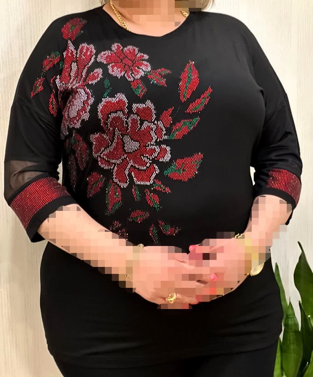 شومیز مجلسی زنانه با طزح دسته گل قرمز جنس ویسکورز لاکرا مناسب ۴۸ تا ۵۲